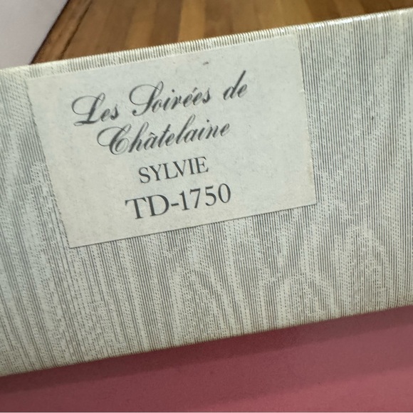 Chatelaine Sylvie TD-1750 Fine Collectible Porcelain Doll in Box W. Macy’s Tag - Picture 3 of 9